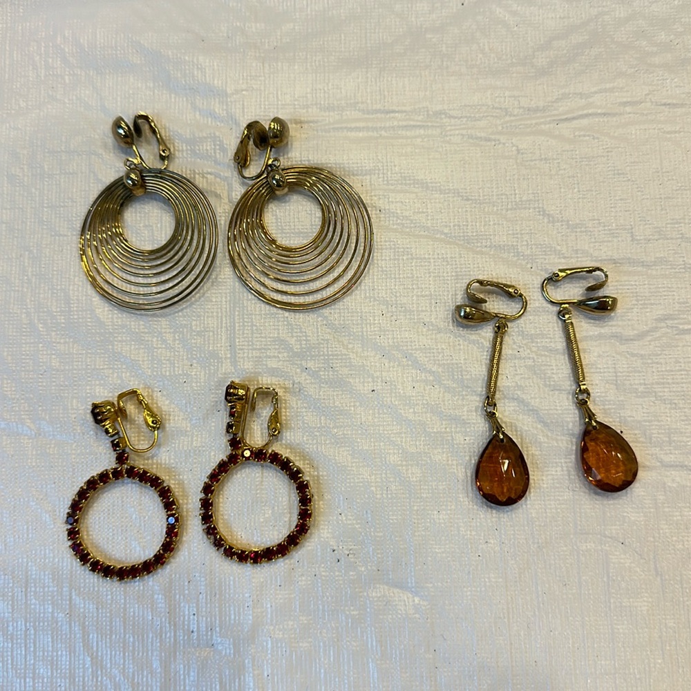 Lot of 3 pairs of vintage clip earrings